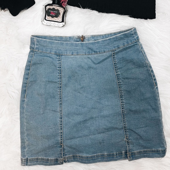 Forever 21 Denim Mini Skirt - Picture 1 of 3